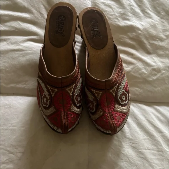 Carlos by Carlos Santana Red and Brown Embroidered Mules - Picture 1 of 4